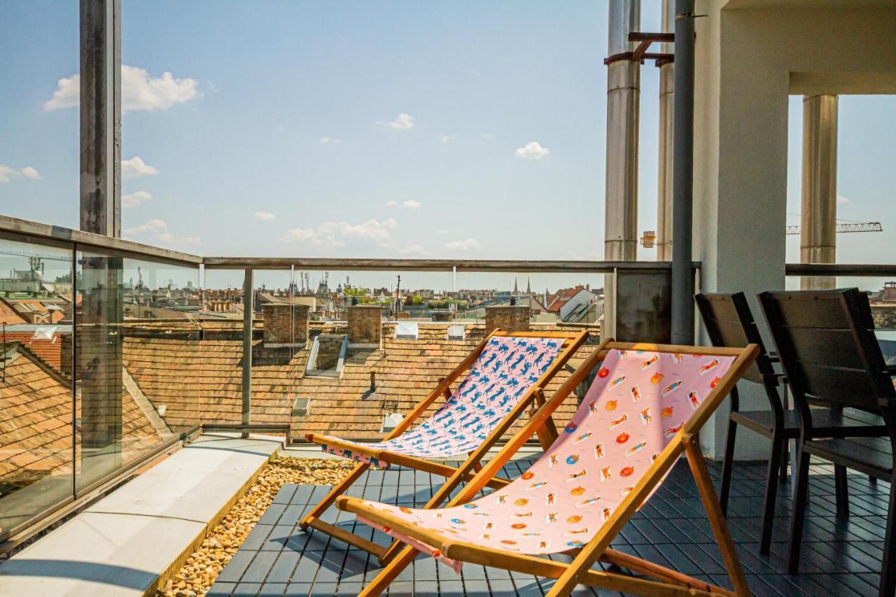 Luxury With Balcony In Downtown Apartament