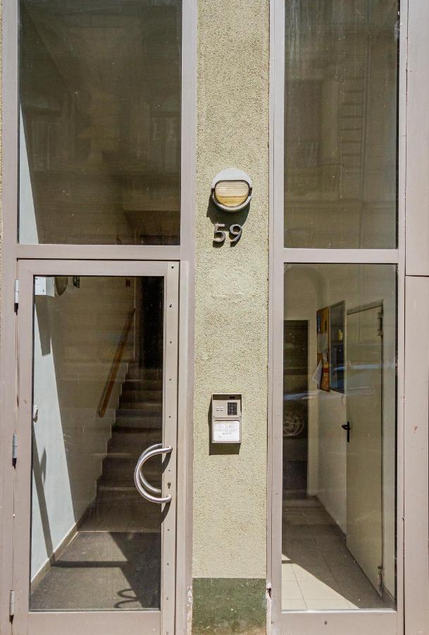 Luxury With Balcony In Downtown Apartament